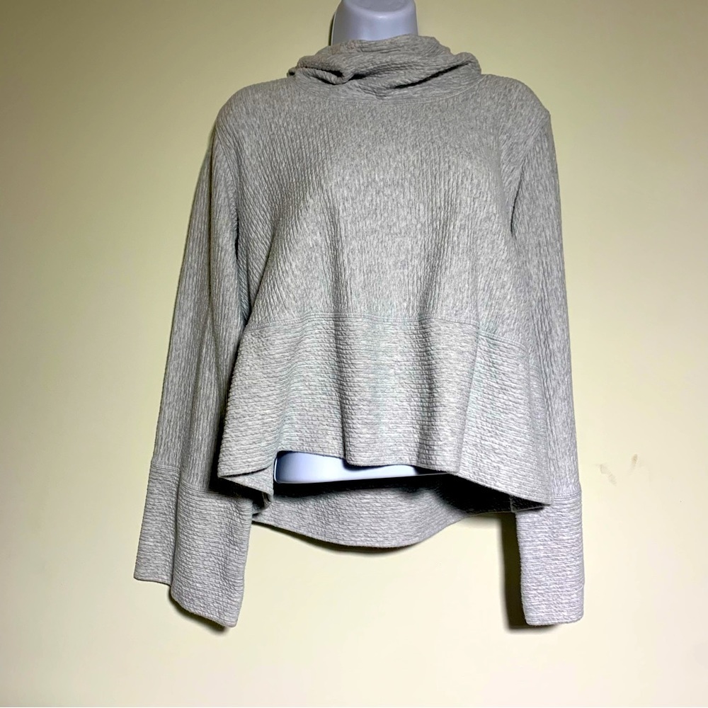 WOMENS LULULEMON RETREAT YOURSELF HOODIE HEATHERED LIGHT GREY NIMBUS SZ M/L?